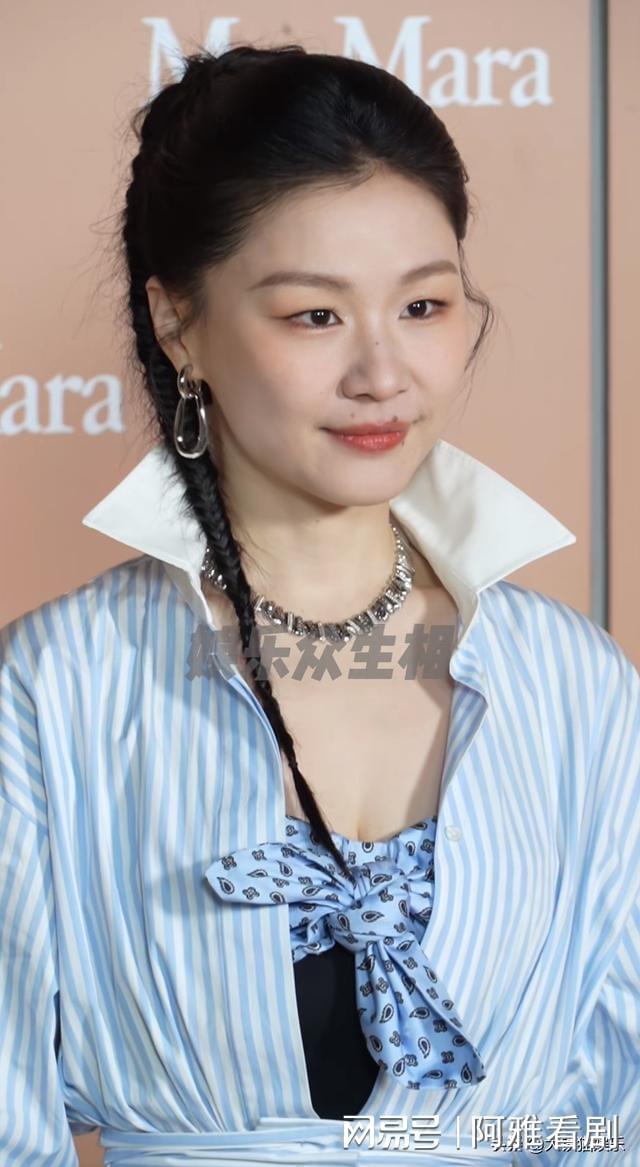 惊艳果然能进娱乐圈的脸没一张是简单的开元棋牌app北京这一晚被33岁金靖(图2)