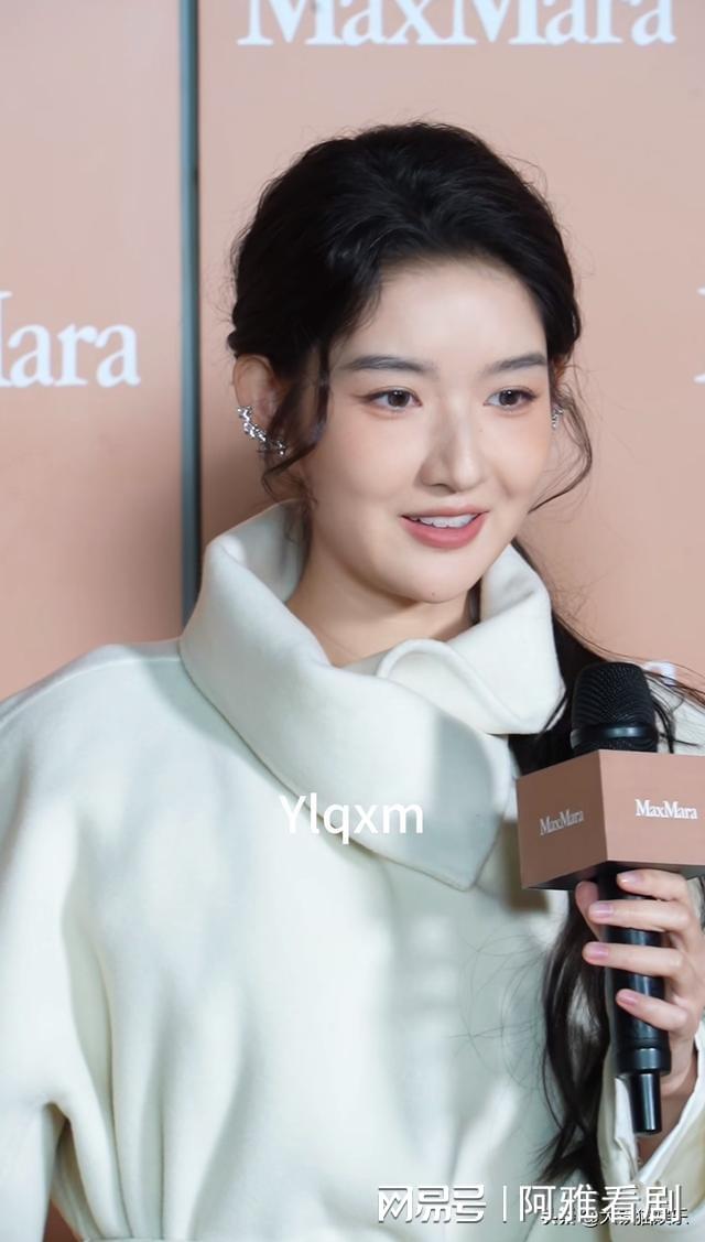 惊艳果然能进娱乐圈的脸没一张是简单的开元棋牌app北京这一晚被33岁金靖(图5)