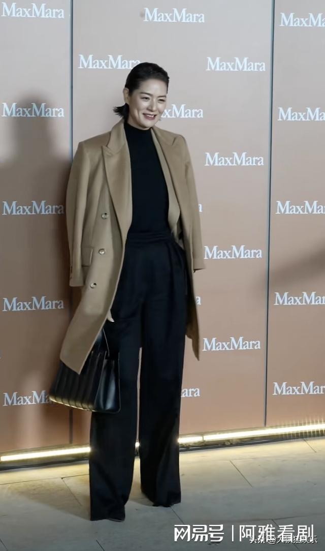 惊艳果然能进娱乐圈的脸没一张是简单的开元棋牌app北京这一晚被33岁金靖(图8)