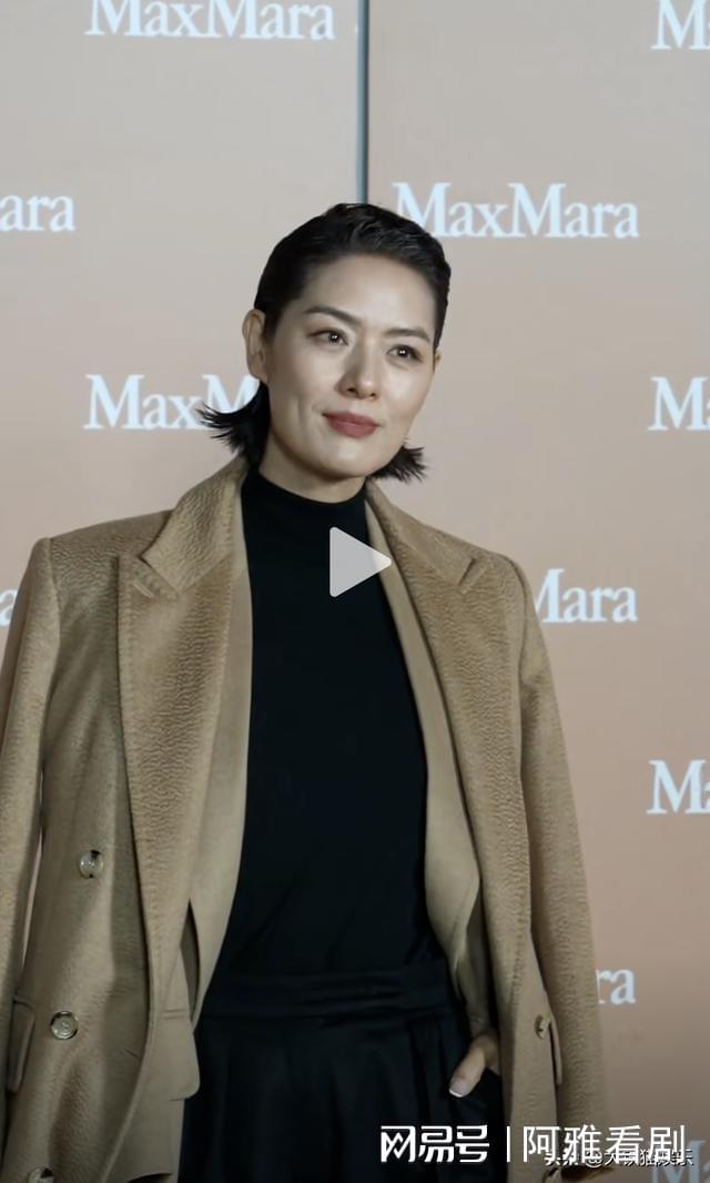 惊艳果然能进娱乐圈的脸没一张是简单的开元棋牌app北京这一晚被33岁金靖(图9)