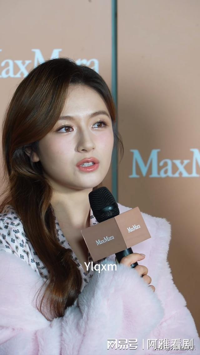 惊艳果然能进娱乐圈的脸没一张是简单的开元棋牌app北京这一晚被33岁金靖(图15)