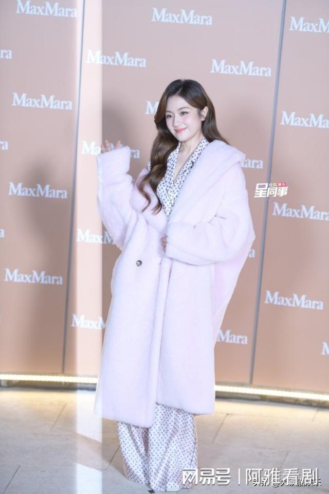 惊艳果然能进娱乐圈的脸没一张是简单的开元棋牌app北京这一晚被33岁金靖(图10)