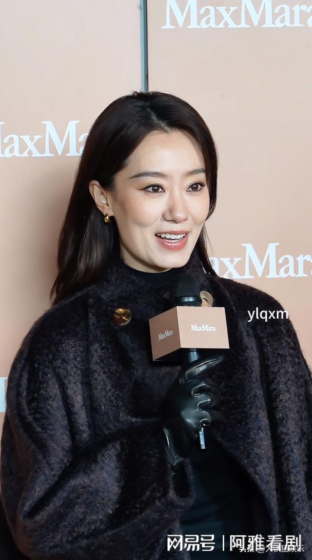 惊艳果然能进娱乐圈的脸没一张是简单的开元棋牌app北京这一晚被33岁金靖(图13)