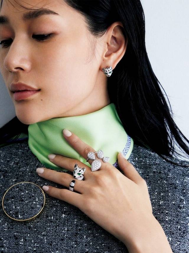 要学会用珠宝50+女性尤其不可忽略开元ky棋牌灰色穿搭的高级感秘诀：(图6)