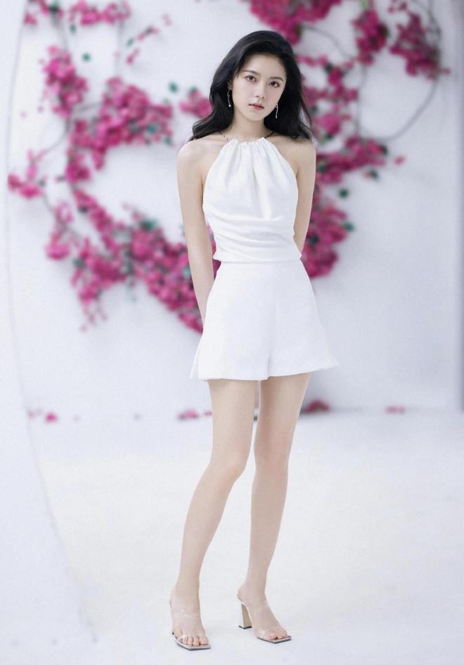 吧!一袭露背裙体态吸睛出名后更放得开开元棋牌app“赵今麦”也太大胆了(图3) 吧!一袭露背裙体态吸睛出名后更放得开开元棋牌app“赵今麦”也太大胆了(图3)